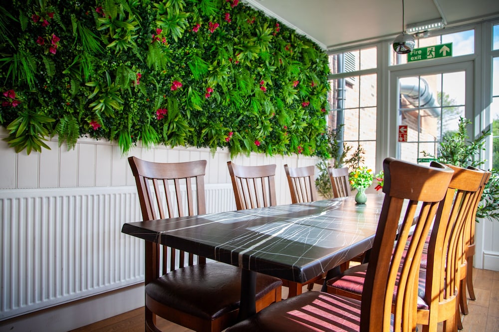Pine Lodge Hotel & Restaurant Mansfield 39/48
