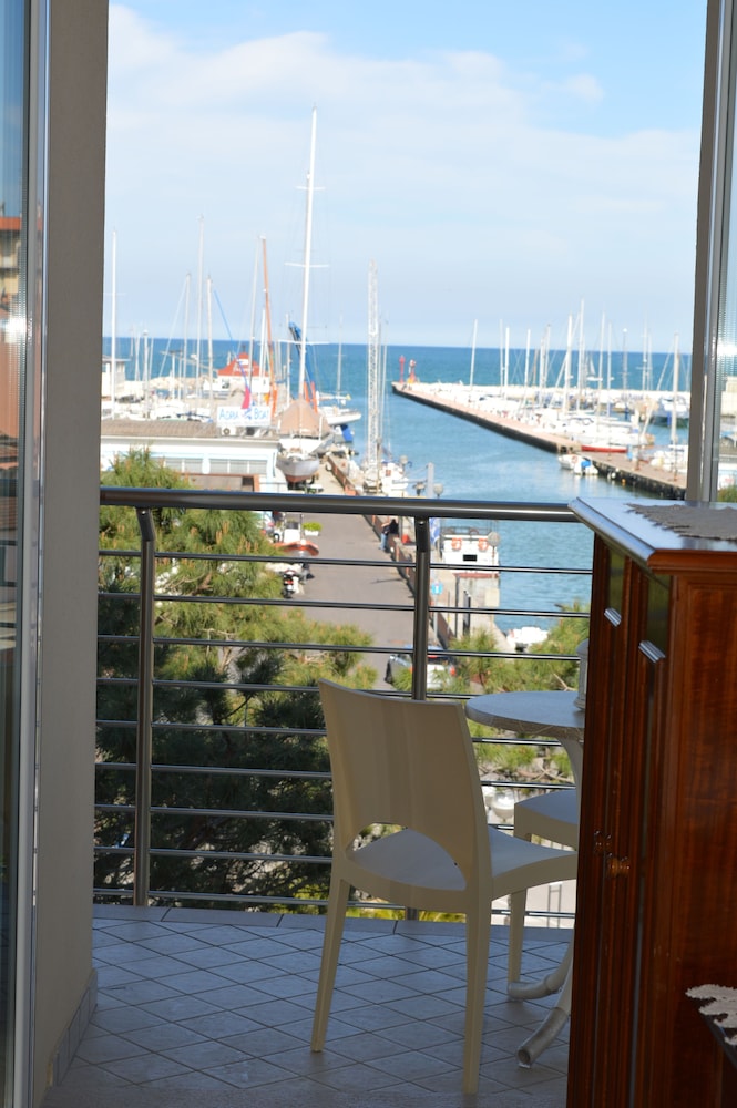 Franca Hotel 46/50