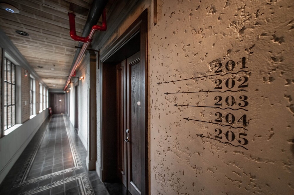 Factoria Hotel 64/66