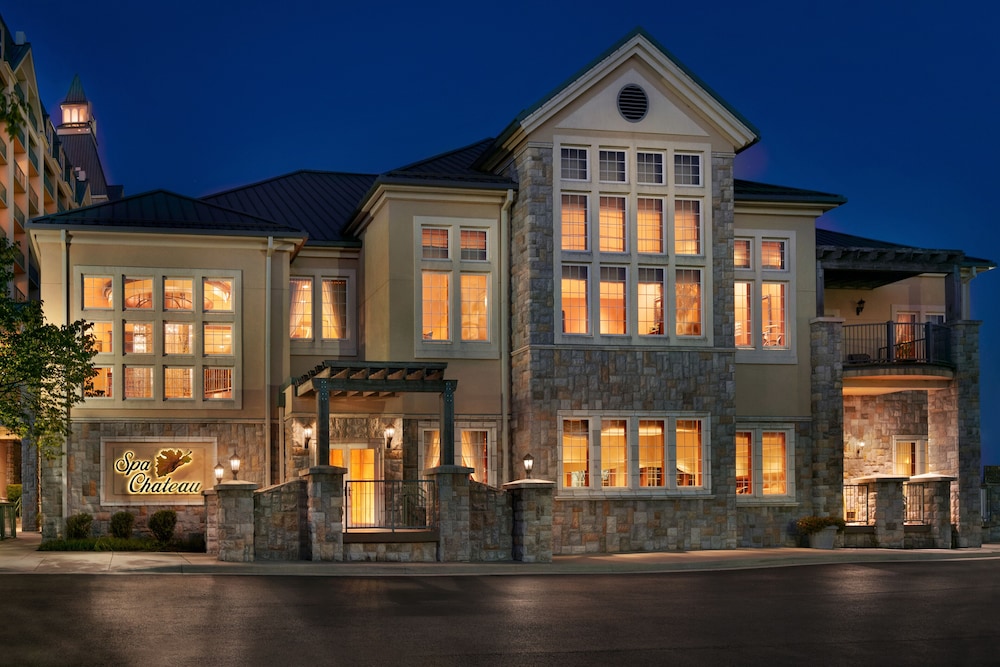 Chateau On the Lake Resort Spa And Convention Centre 2/66