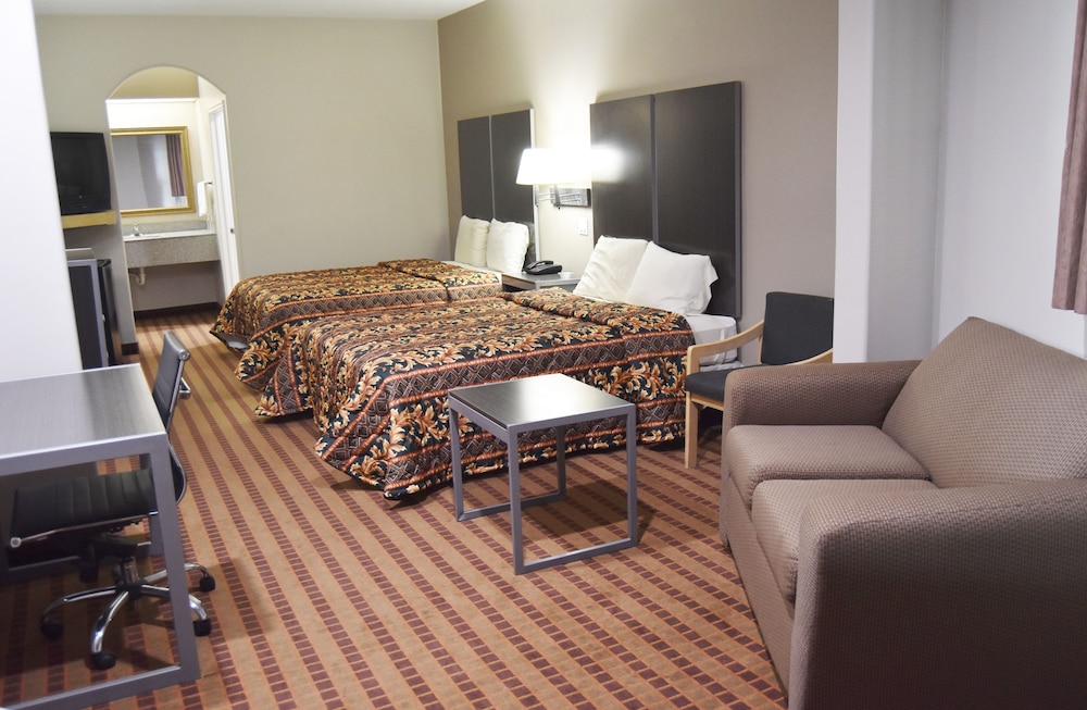 Camelot Inn &amp; Suites Highway 290/NW Freeway 31/36