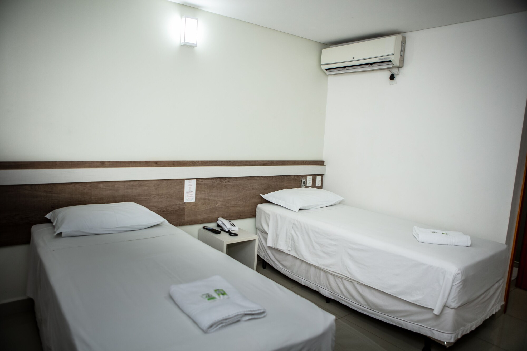 Deluxe, Twin Beds