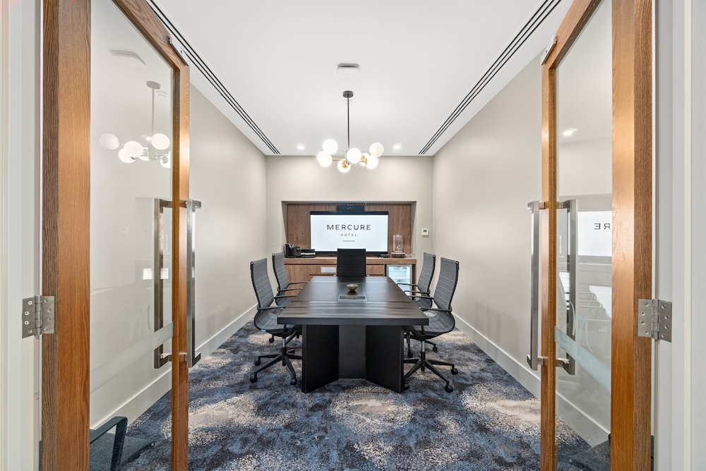 Mercure Pakenham 24/38