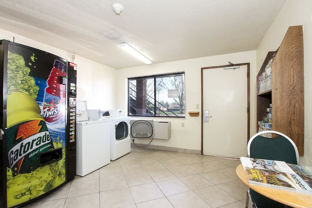 Super 8 by Wyndham Vancouver East 15/51