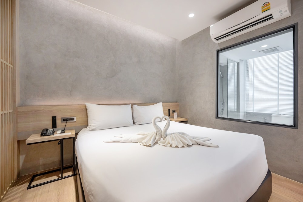 SUPERIOR, KING BED
