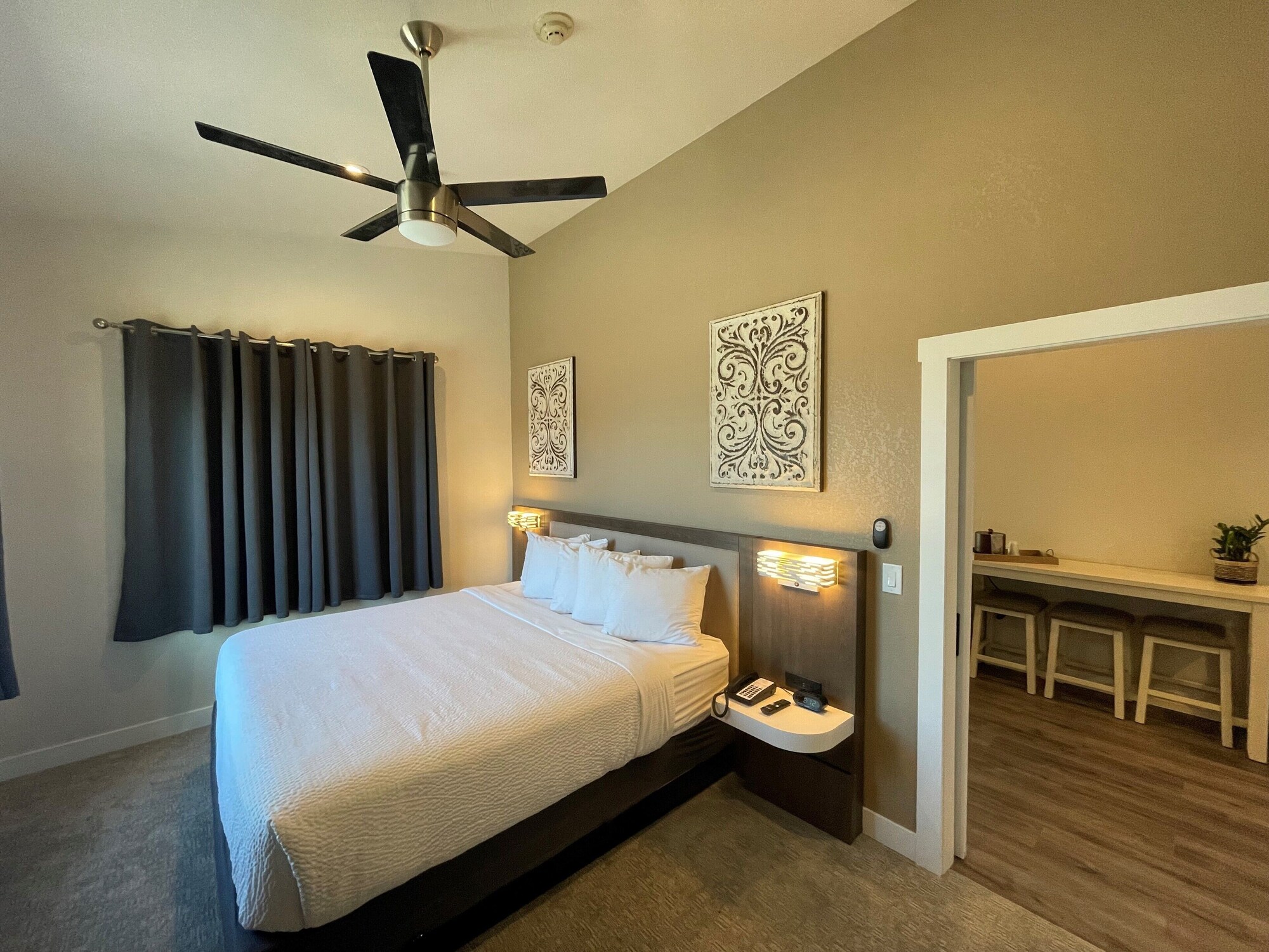 Cedar, Street, Suite, King Bed, Sofa