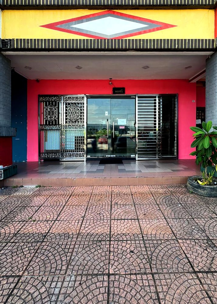 Kota Damansara Business Hotel 5/34