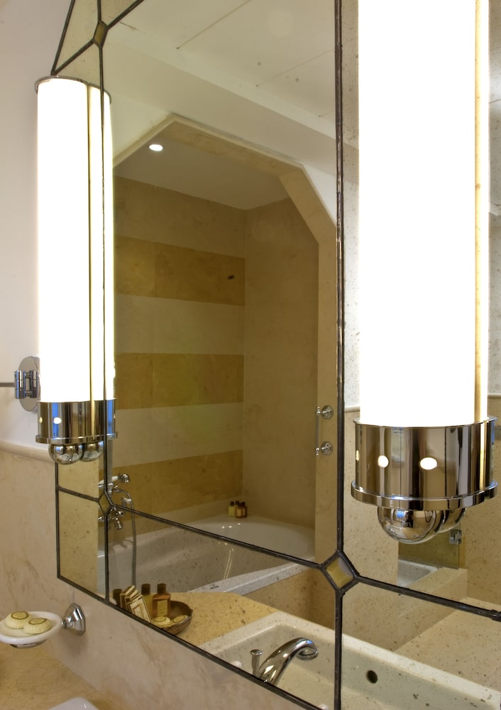Grand Hotel Savoia Genova, Curio Collection by Hilton 64/73