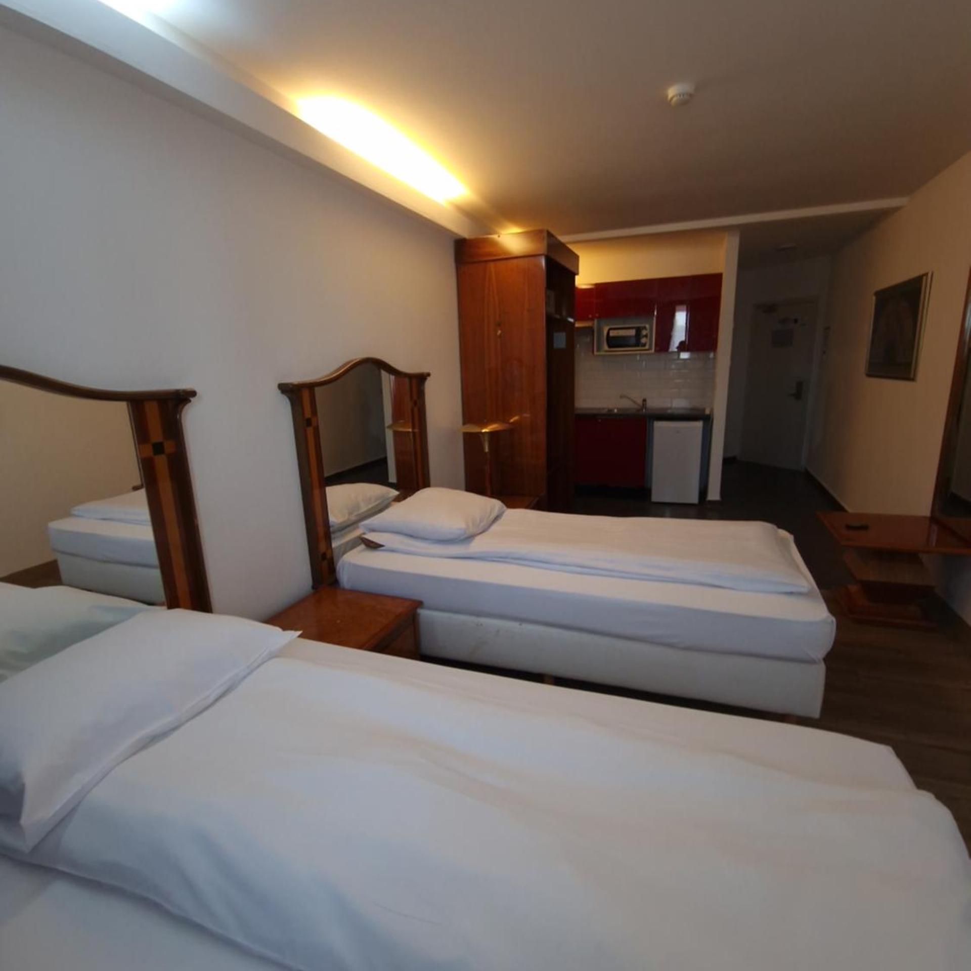 Room, Single