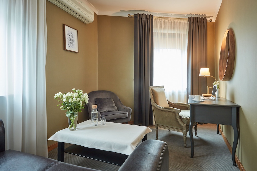 DELUXE, DOUBLE BED