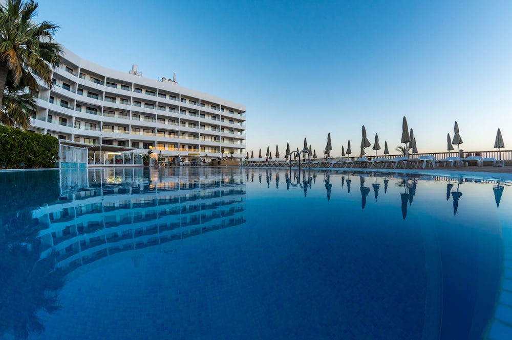 Perla Gris Aparthotel 4/68