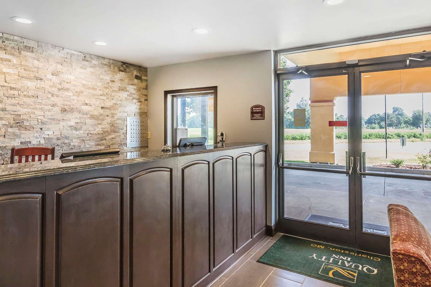 Quality Inn Charleston - Sikeston 9/36