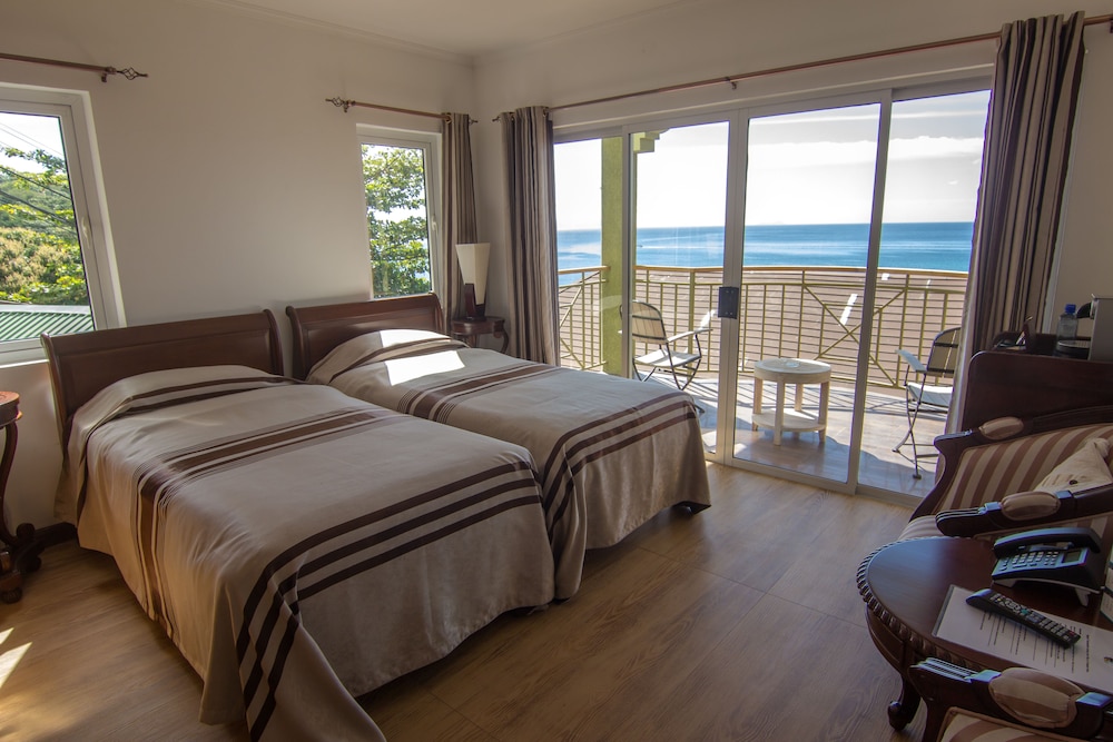 Treasure Cove Hotel 32/58