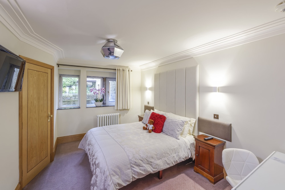 The Saddleworth Hotel 5/42