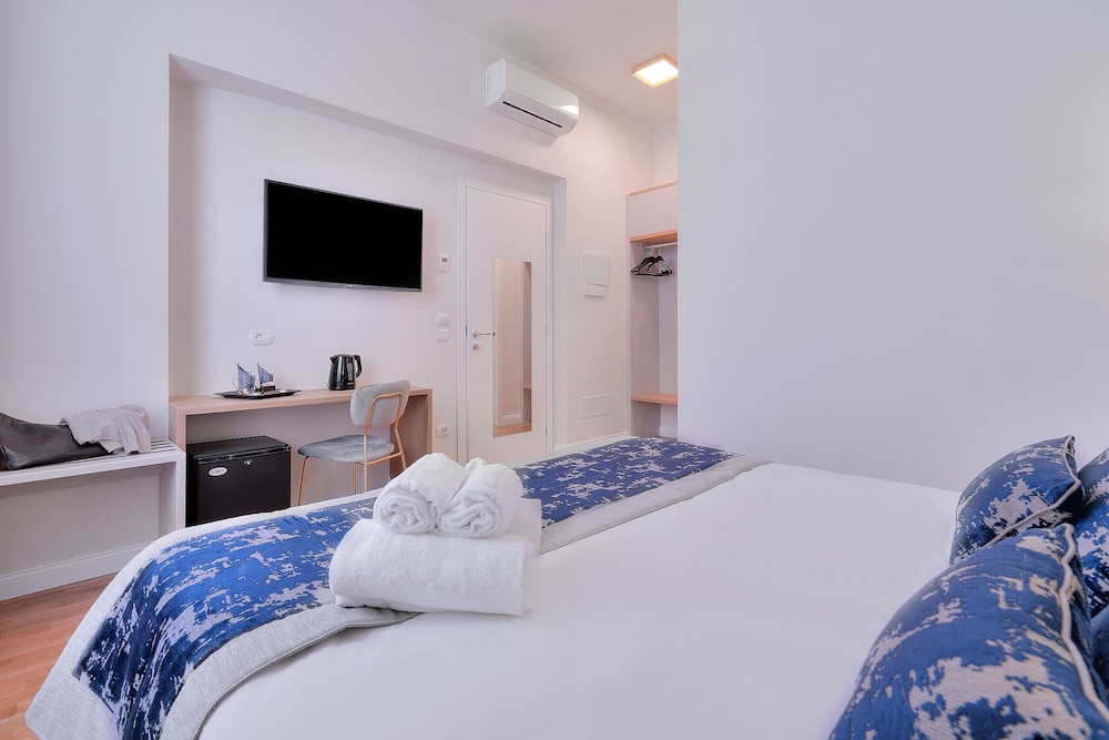 Hotel Cosmos 28/48