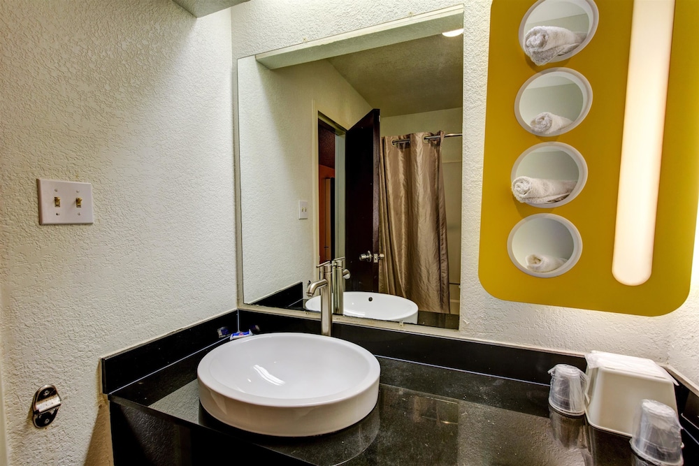 Executive Inn & Suites Hobby 28/29