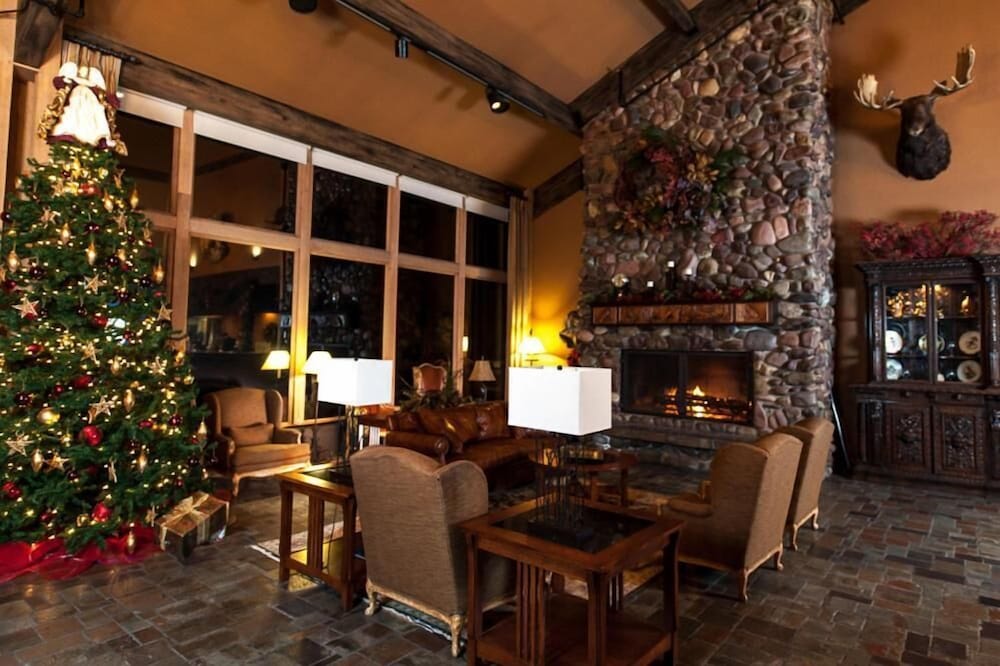 Grouse Mountain Lodge 35/62