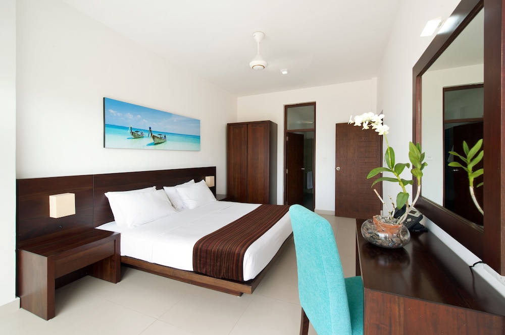 The Beach - All Suite Hotel 12/50