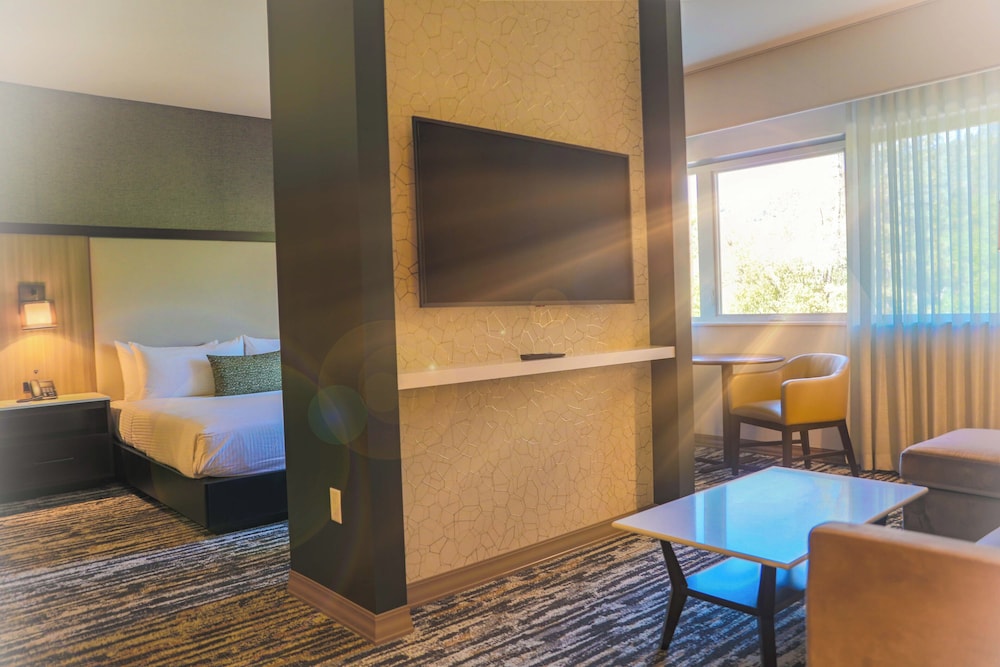 The Hotel at Black Oak Casino Resort 8/29