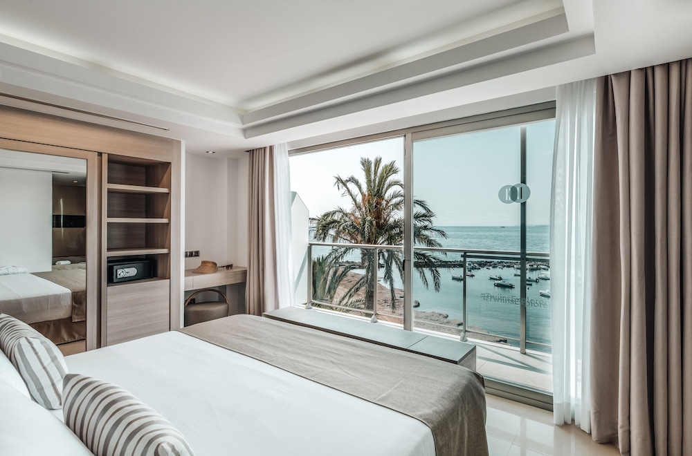 Premium, King Bed, Ocean Front, Balcony