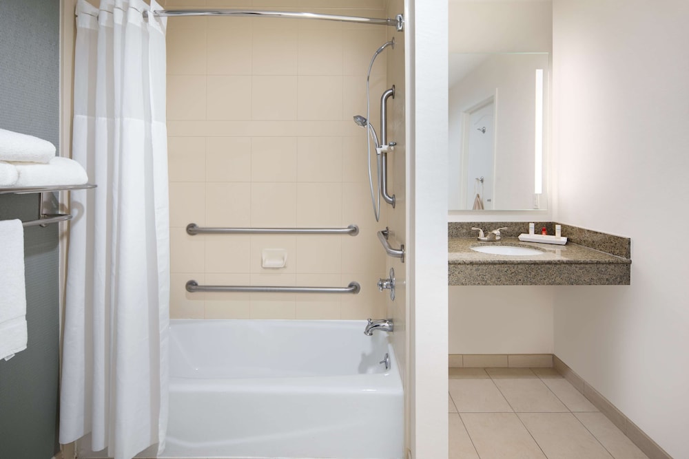 Hilton Garden Inn Tyler 21/70