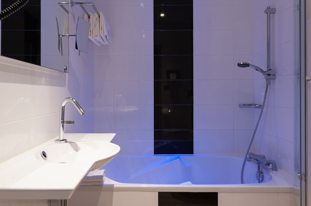 Hotel the Originals Saumur Ouest La Saulaie 34/63