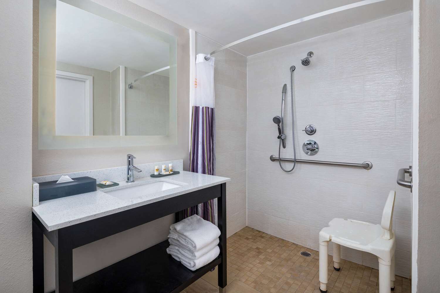 La Quinta Inn and Suites by Wyndham Kennesaw 46/46