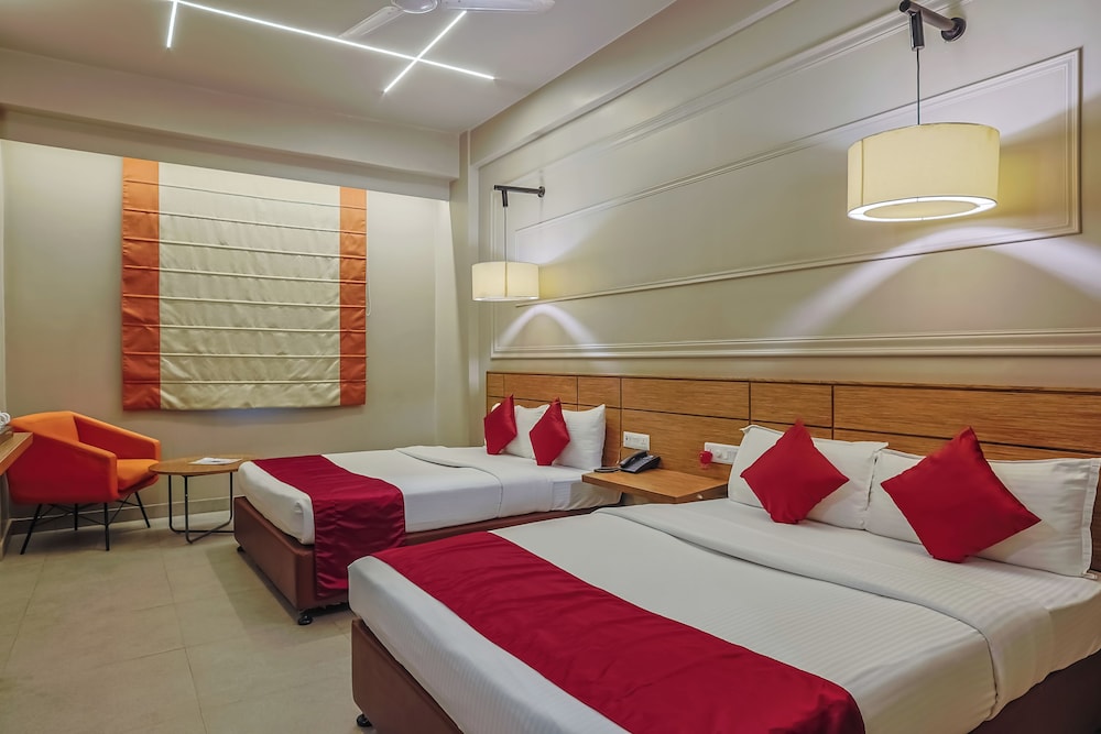 Max Hotel Prayagraj 16/48