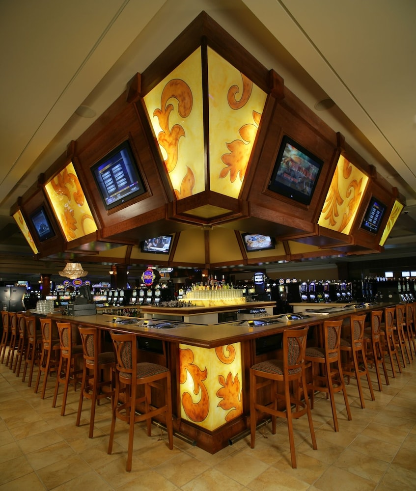 Silver Slipper Casino Hotel 40/62