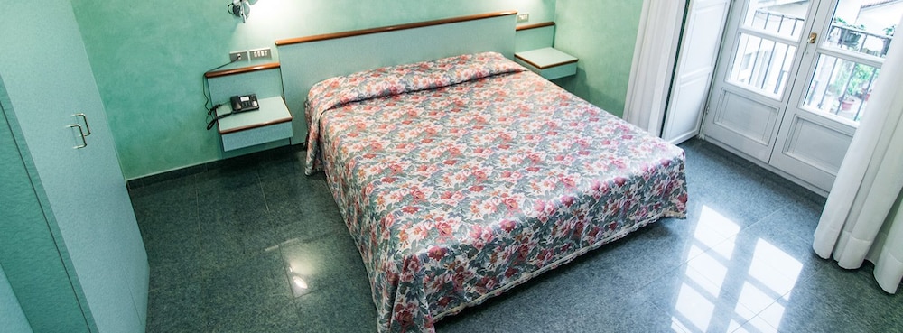 Le Petit Hotel 30/59