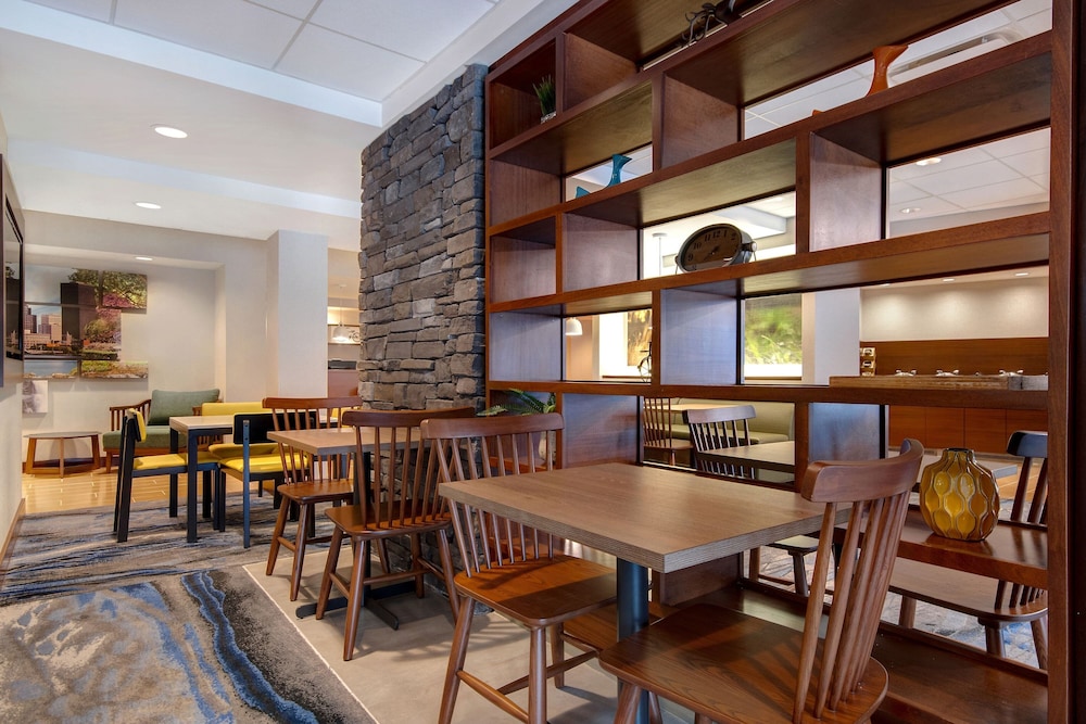 Fairfield Inn Amp Suites By Marriott Rochester West Greece 39/50