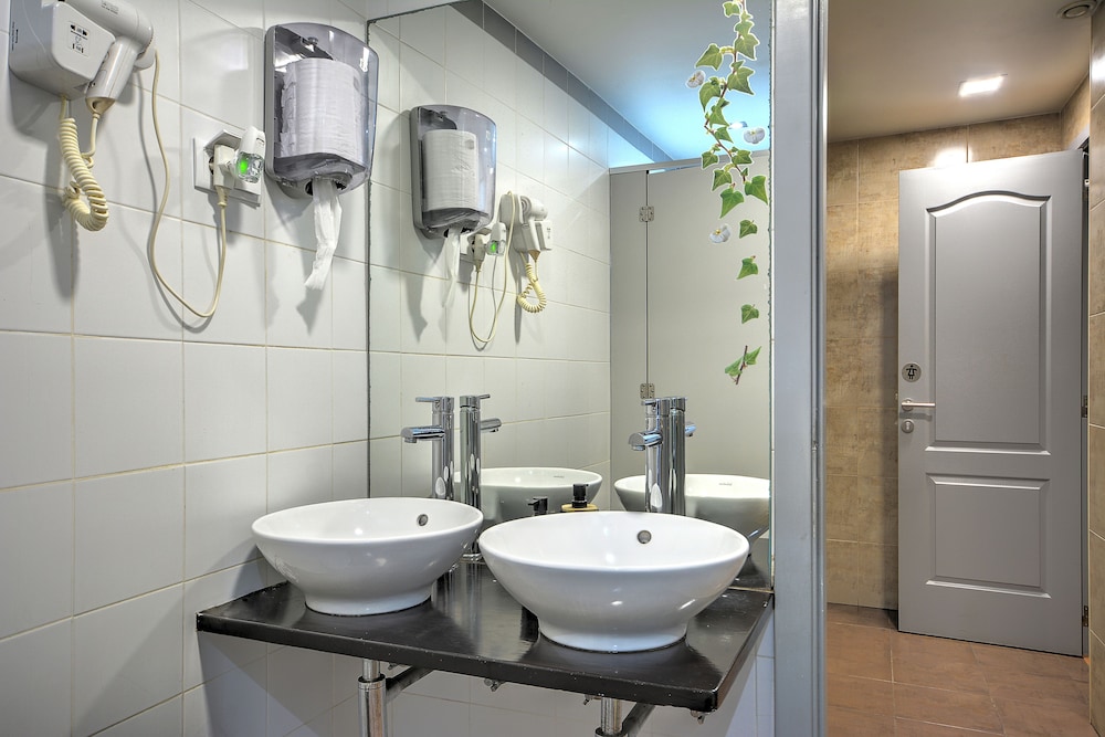 Inn Bairro Alto Bed & Breakfast 75/75