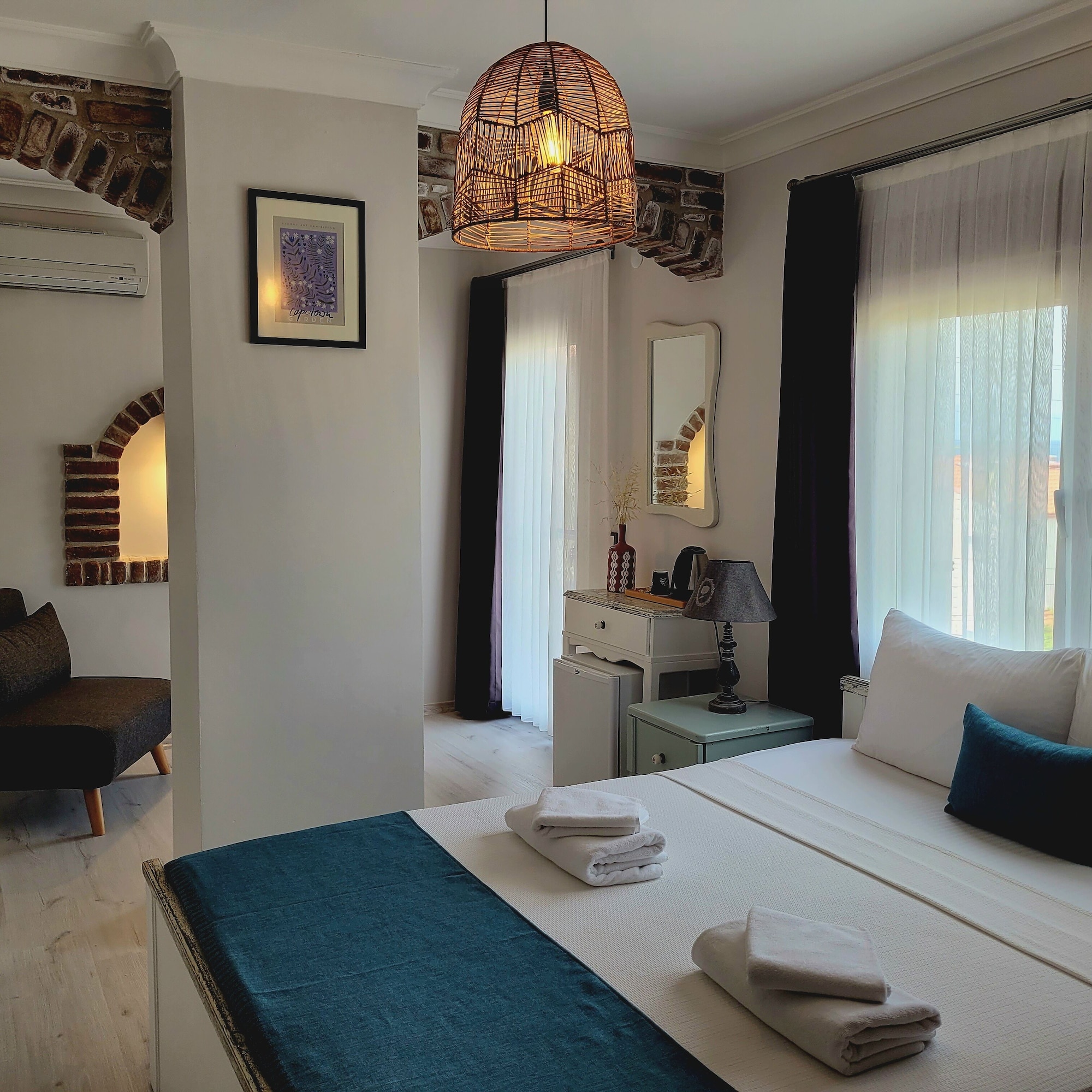 DELUXE, DOUBLE BED, BALCONY