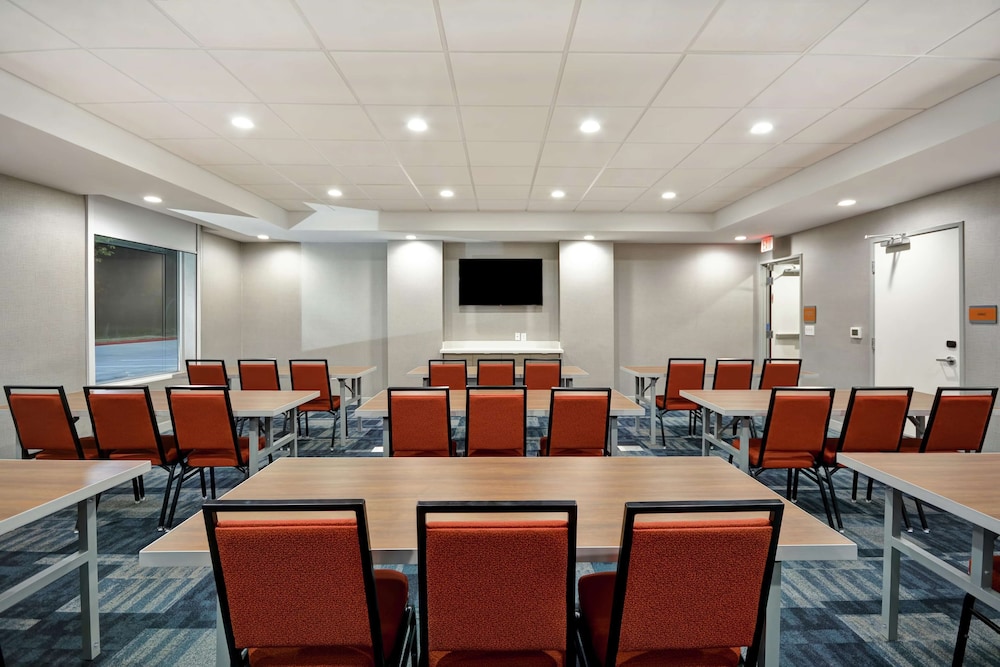 Home2 Suites by Hilton Houston Westchase 41/44