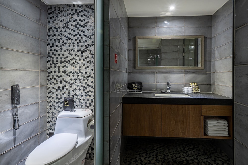 CHECK inn Taichung Wenxin Zhongqing 62/64
