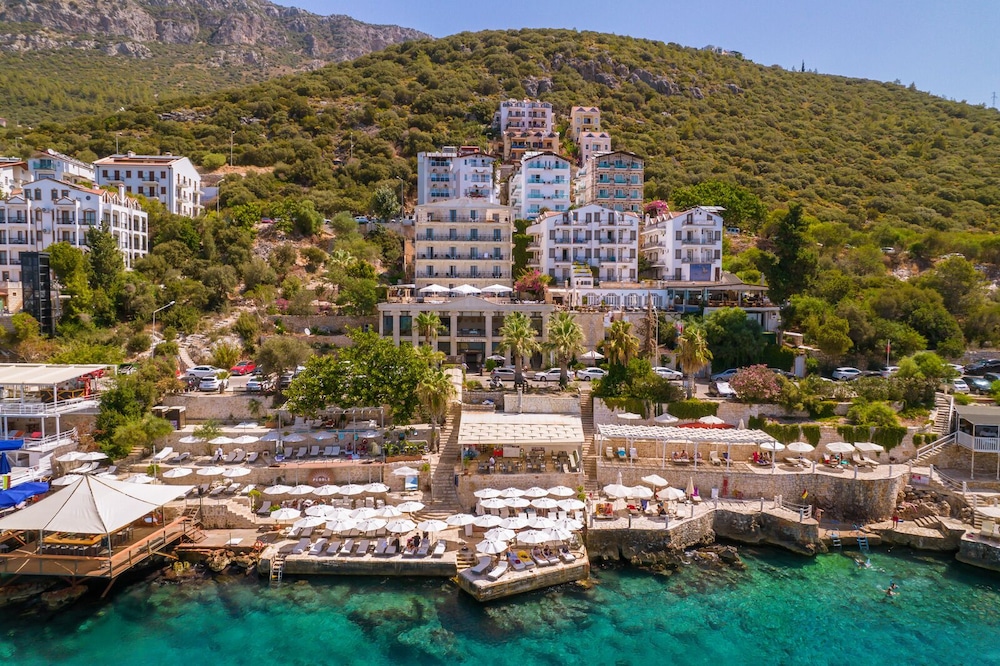 Hera Hotel 67/70