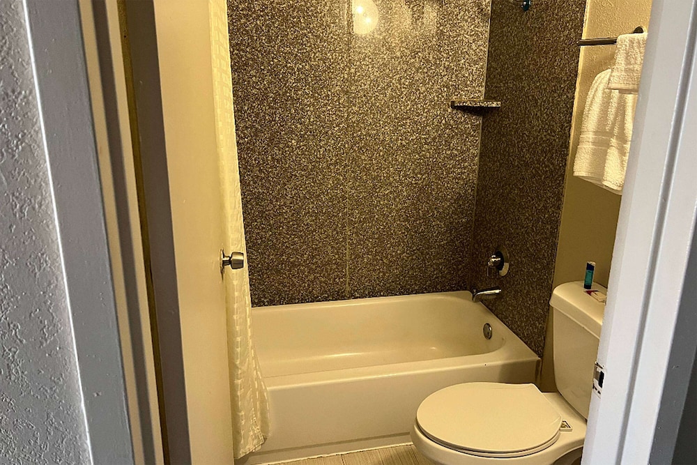 Baymont by Wyndham Odessa Highway 80 36/38