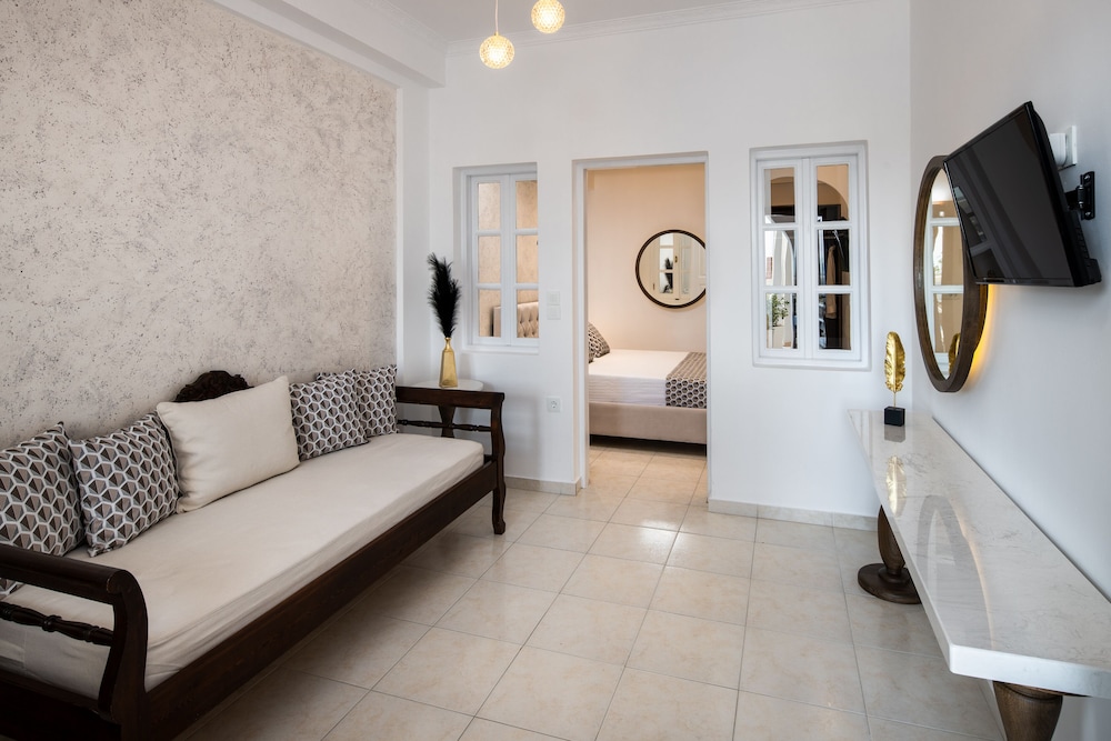 Astir Thira 36/57