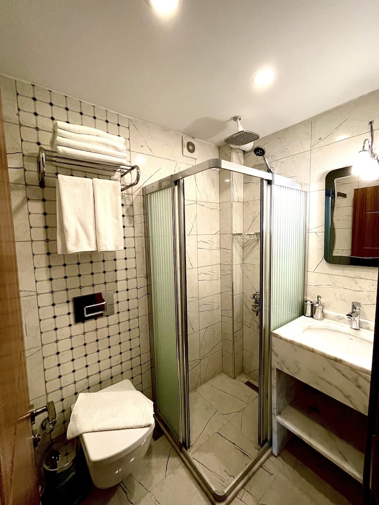 Zem Hotel 42/45