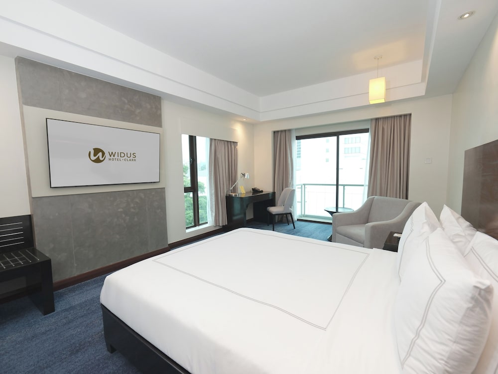 EXECUTIVE, QUEEN BED
