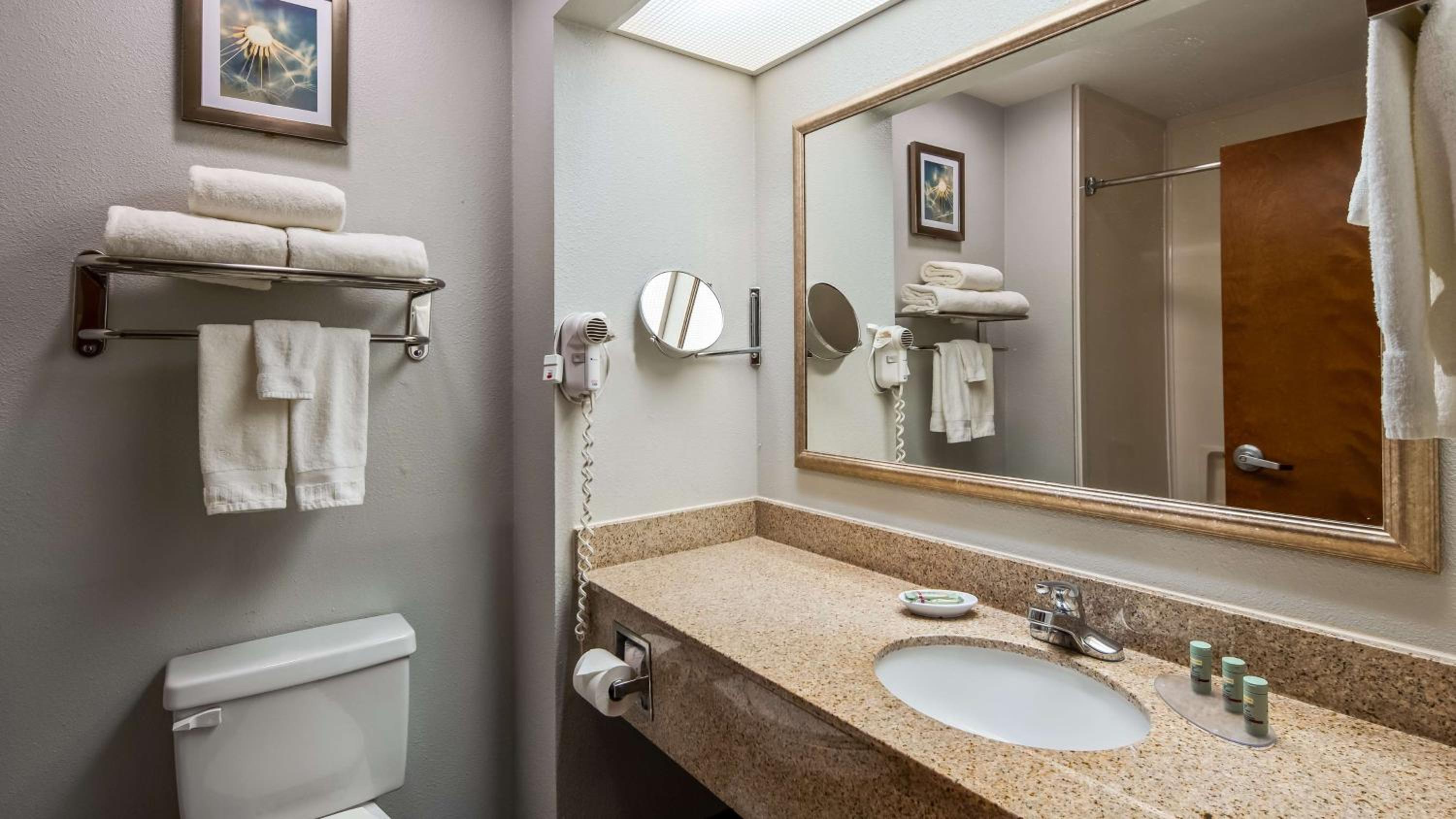 غرفة بسرير كينج مع أريكة، Best Western Executive Inn Corsicana 6/6