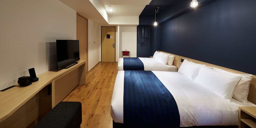 GRAND, TWIN BEDS