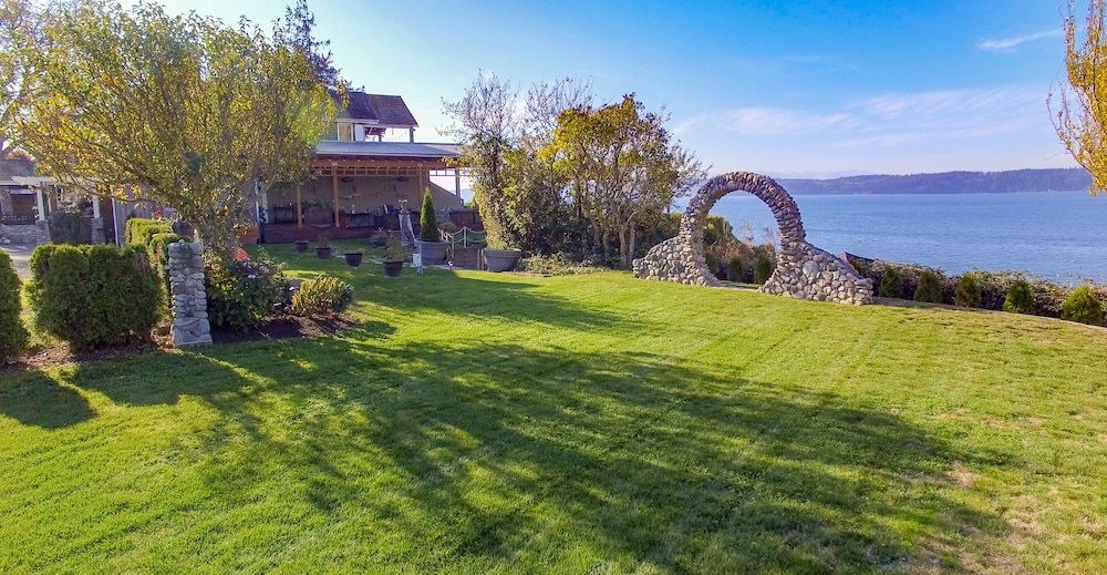 Camano Island Inn 54/67