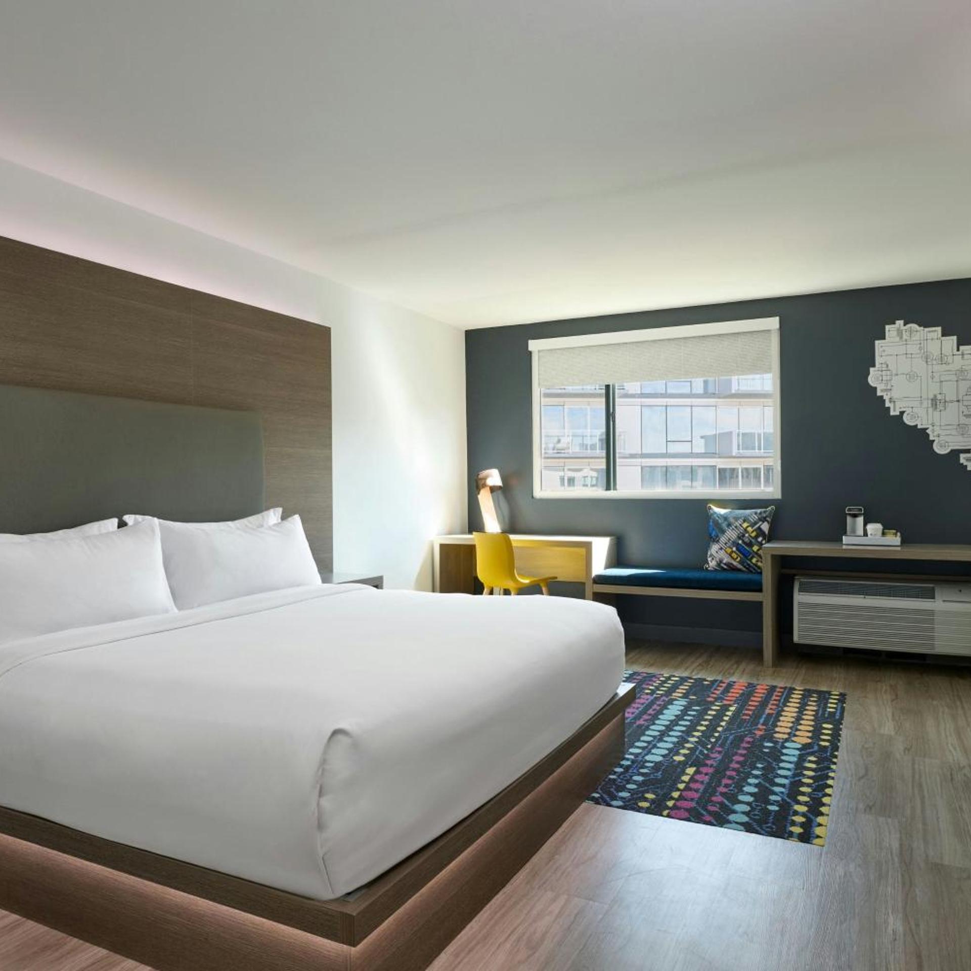 Chic, Guest Room, King Bed