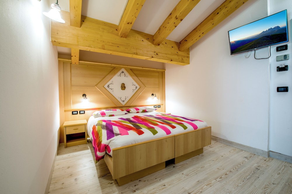 غرفة سوبيريور بسرير كوين، HOTEL CHALET PINETA 4/7