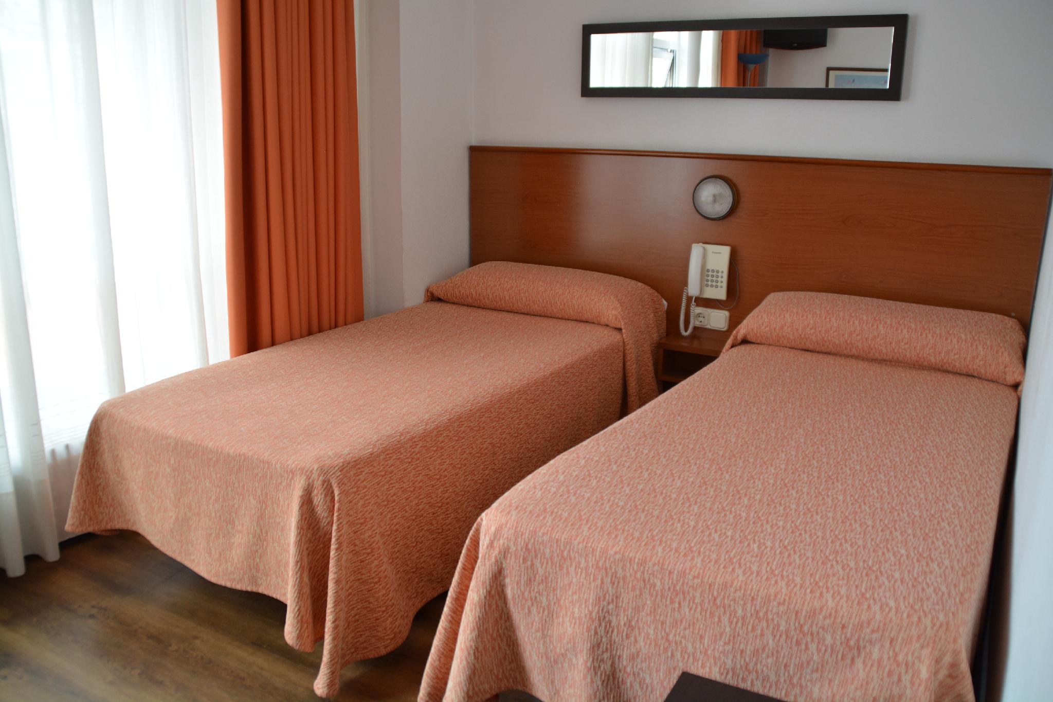 Hotel Albergue La Salle 13/55