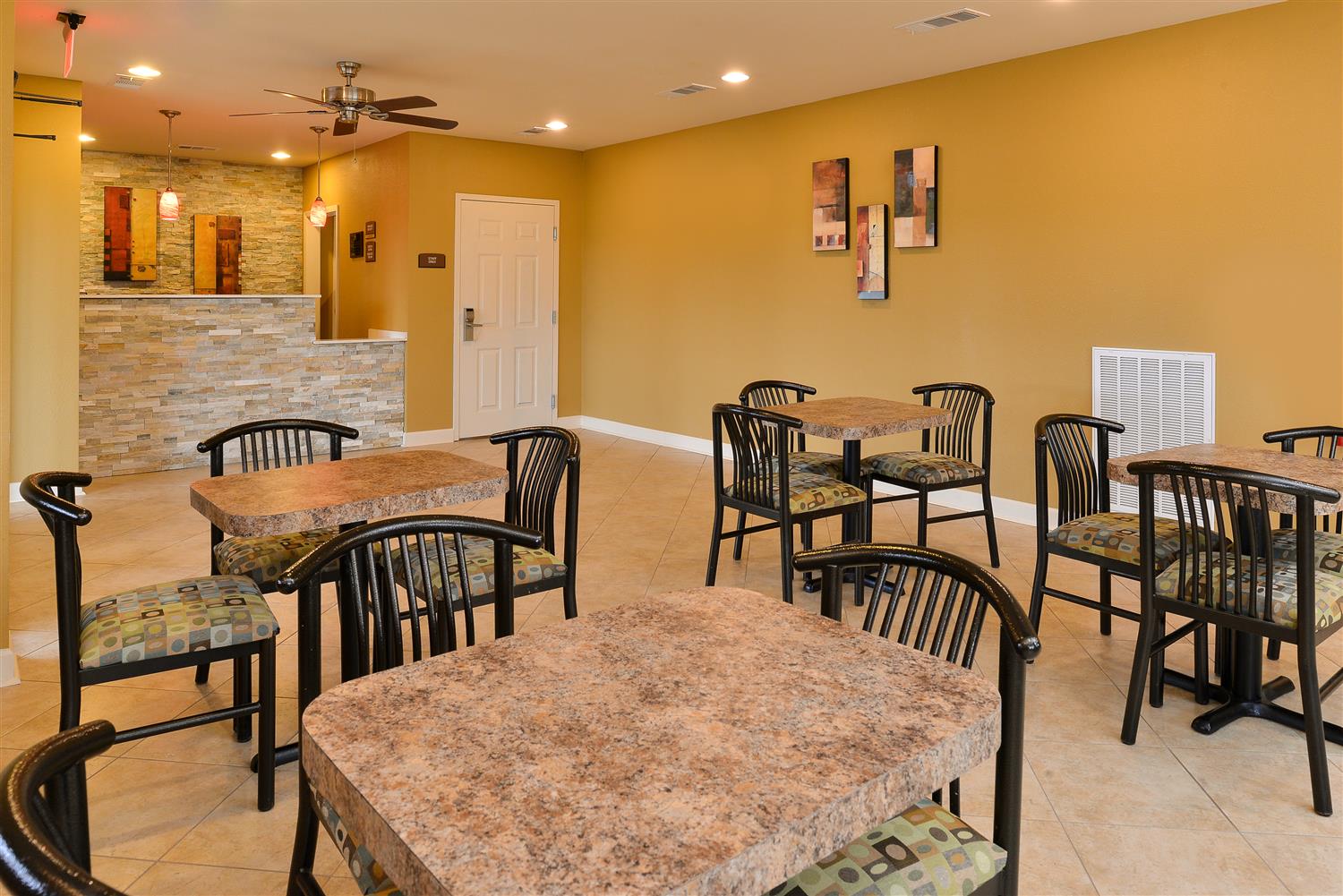 Americas Best Value Inn Tupelo Leeb Drive 26/33