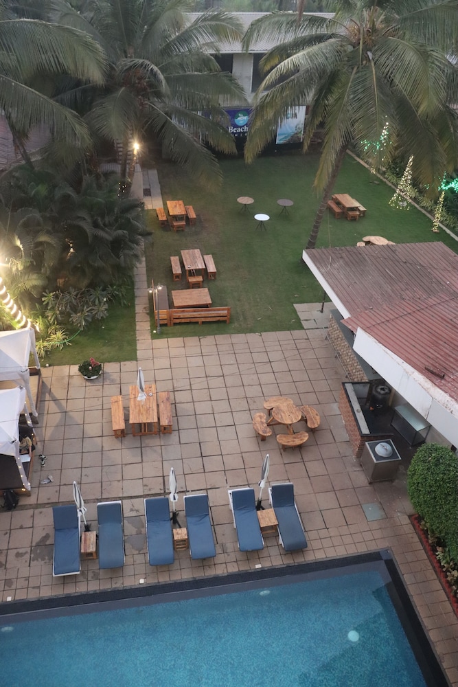 Red Fox Hotel Morjim 49/55