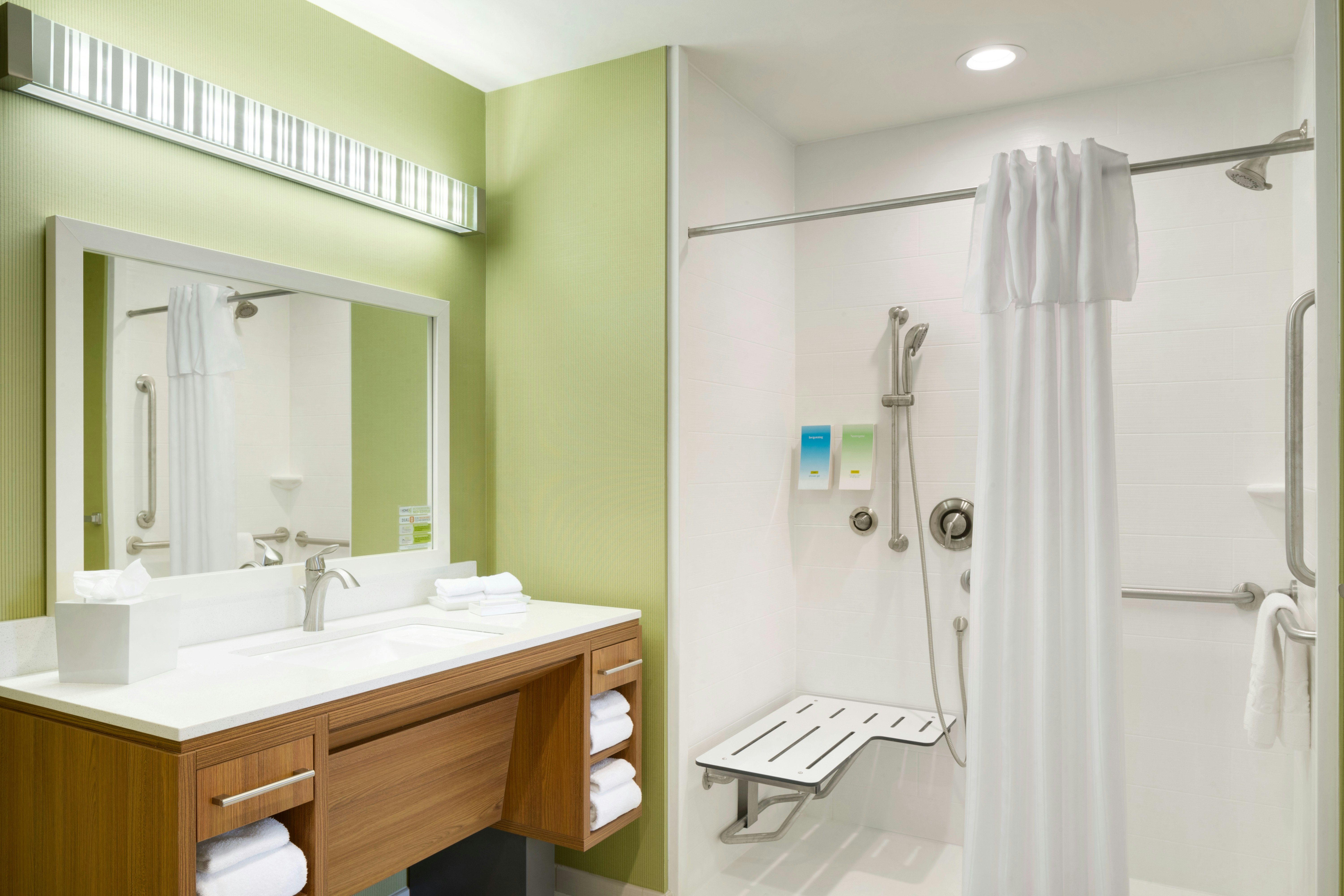 SUITE, QUEEN BED, ACCESSIBLE