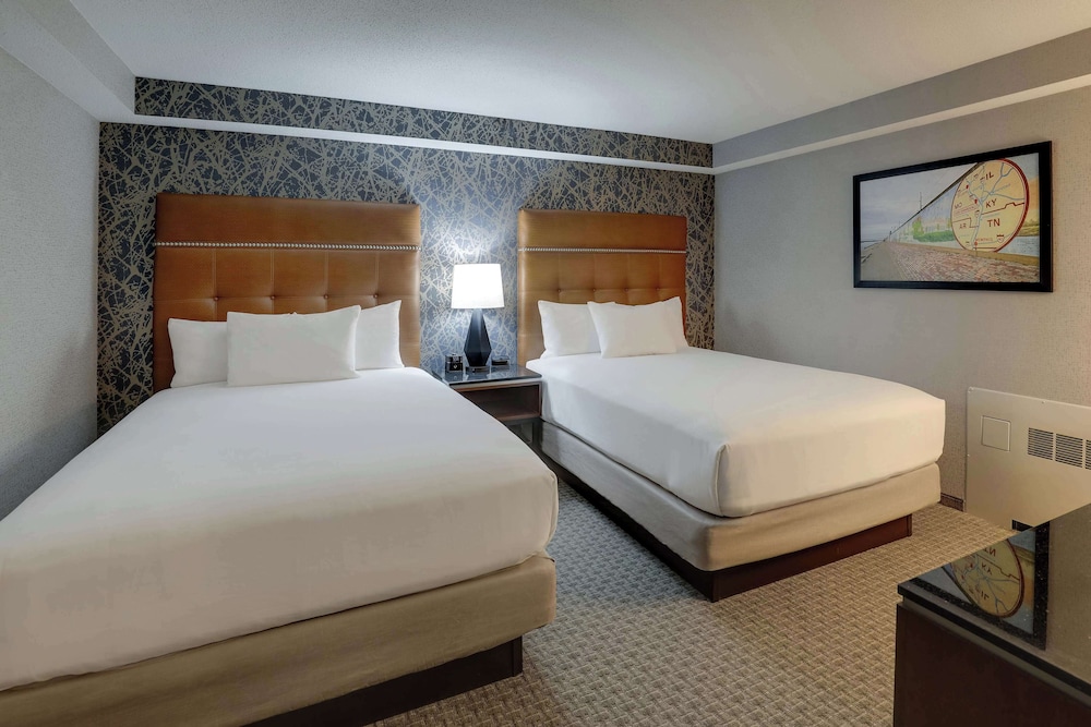 2 Rooms, Suite, 2 Queen Beds, Sofa, Bathtub, High Floor, Accessible